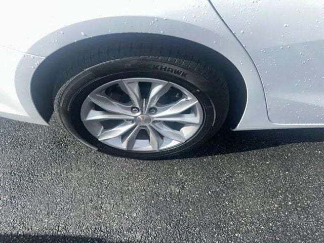 Pre-Owned 2024 Chevrolet Malibu LT - photo - 20