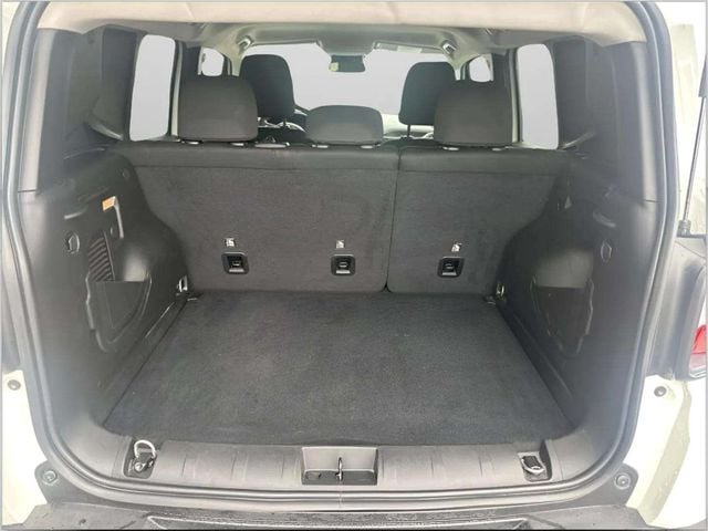 Pre-Owned 2023 Jeep Renegade Latitude - photo - 14