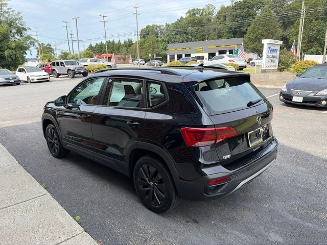 Pre-Owned 2024 Volkswagen Taos 1.5T S - photo - 3
