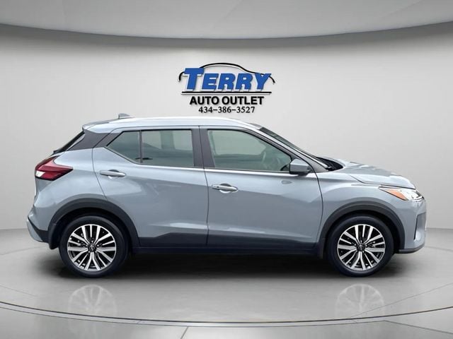 Pre-Owned 2023 Nissan Kicks SV - photo - 0