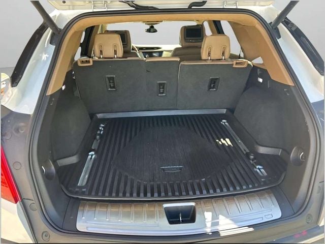 Pre-Owned 2018 Cadillac XT5 Platinum - photo - 11