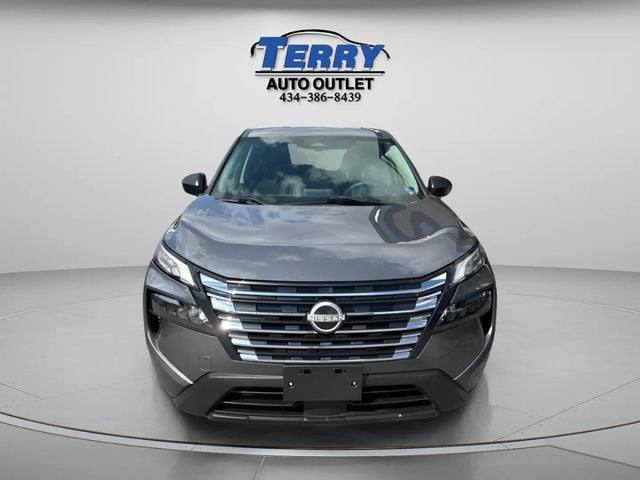 Pre-Owned 2024 Nissan Rogue S - photo - 2