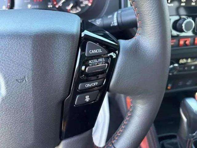 Pre-Owned 2025 Nissan Frontier PRO-4X - photo - 11