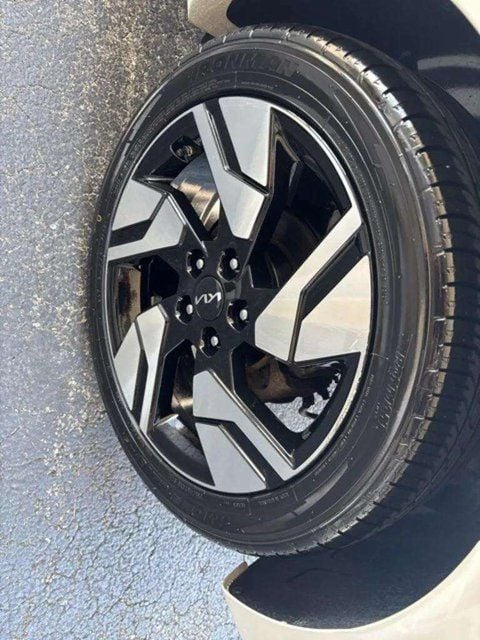 Pre-Owned 2023 Kia Soul GT-Line - photo - 14