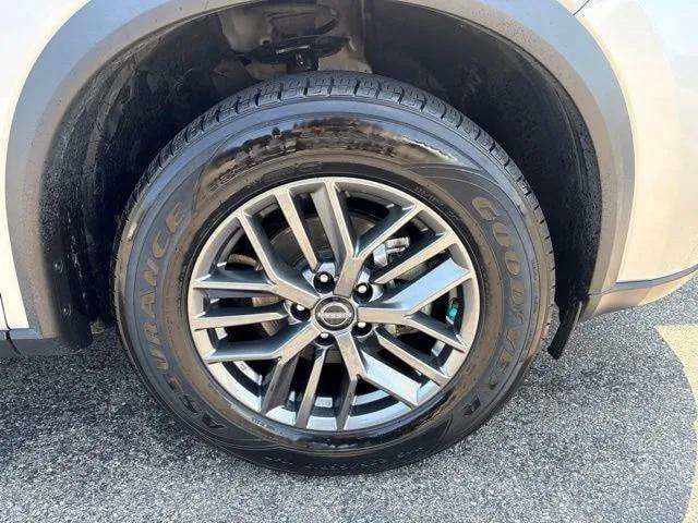 Pre-Owned 2024 Nissan Rogue S - photo - 25