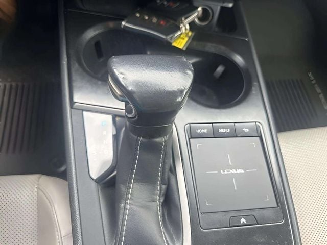 Pre-Owned 2019 Lexus UX 250h Base - photo - 11