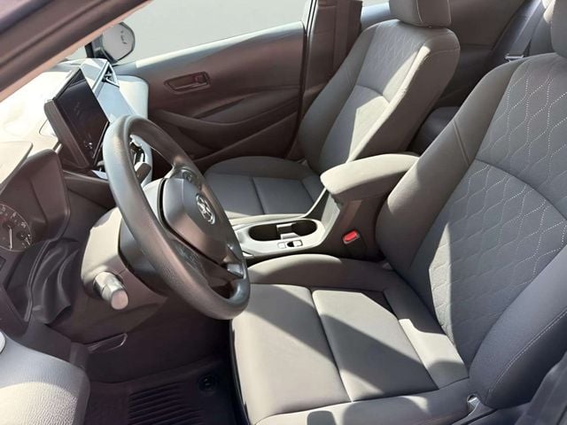 Pre-Owned 2025 Toyota Corolla LE - photo - 11
