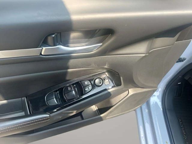 Pre-Owned 2024 Nissan Altima 2.5 SR - photo - 5
