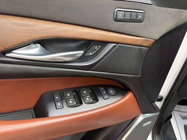 Pre-Owned 2019 Cadillac Escalade Luxury - photo - 10