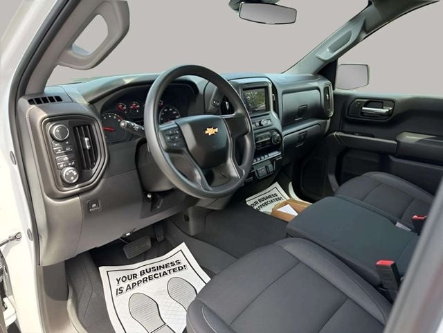 Pre-Owned 2024 Chevrolet Silverado 1500 Custom - photo - 10
