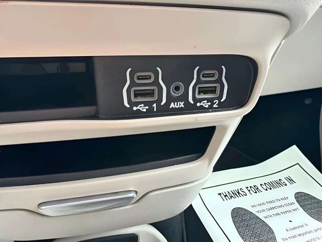 Pre-Owned 2023 Chrysler Pacifica Touring L - photo - 11