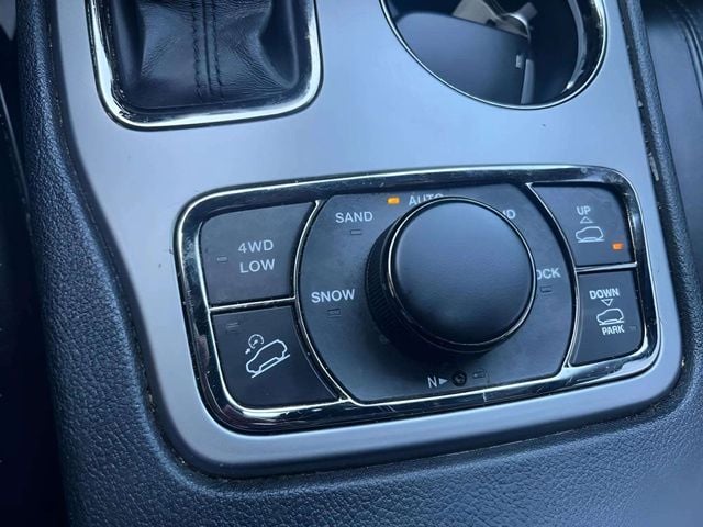 Pre-Owned 2020 Jeep Grand Cherokee Overland - photo - 14