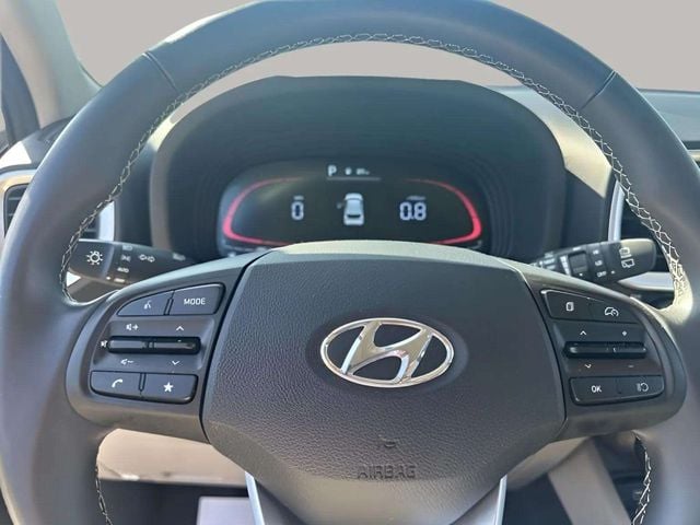 Pre-Owned 2025 Hyundai Venue SEL - photo - 12