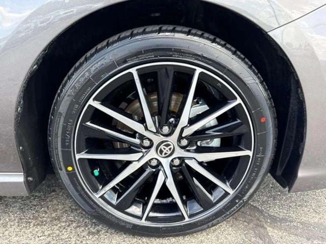 Pre-Owned 2024 Toyota Camry SE - photo - 9