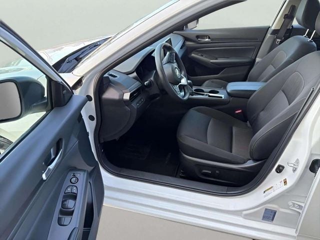 Pre-Owned 2025 Nissan Altima 2.5 SV - photo - 8