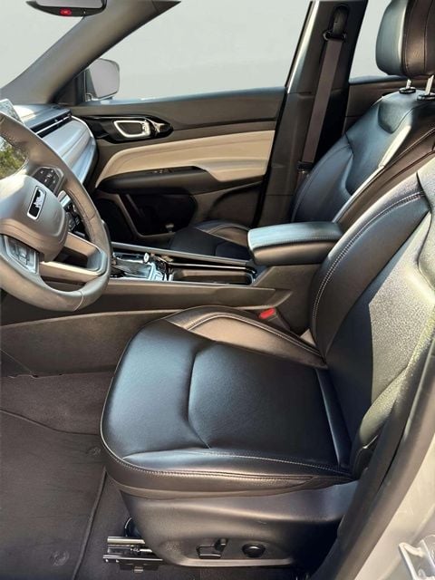 Pre-Owned 2025 Jeep Compass Limited - photo - 7