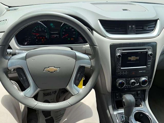 Pre-Owned 2017 Chevrolet Traverse 2LT - photo - 10