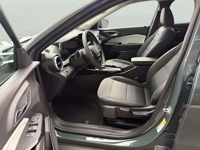 Pre-Owned 2025 Chevrolet Trax LT - photo - 5