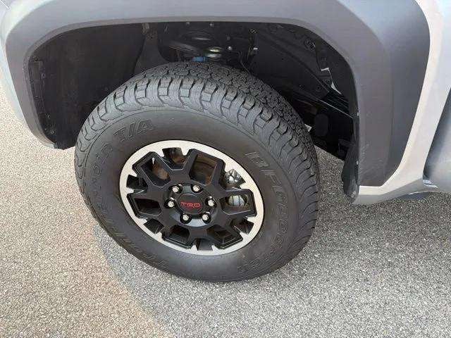 Pre-Owned 2025 Toyota Tacoma TRD Off-Road - photo - 32
