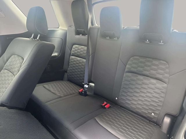 Pre-Owned 2024 Nissan Pathfinder SV - photo - 11