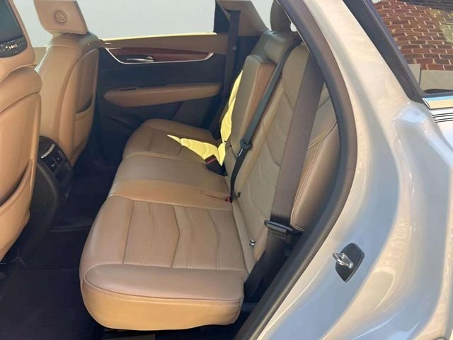 Pre-Owned 2018 Cadillac XT5 Platinum - photo - 15