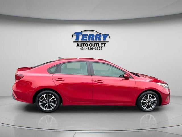 Pre-Owned 2023 Kia Forte LXS - photo - 0