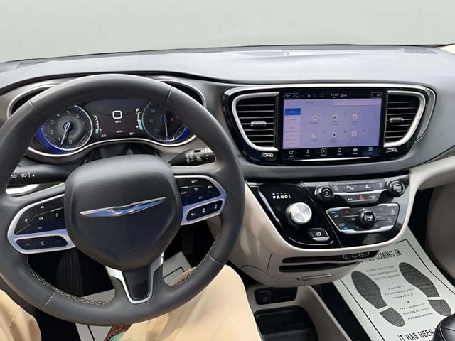 Pre-Owned 2023 Chrysler Pacifica Touring L - photo - 14