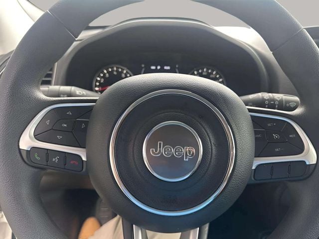Pre-Owned 2023 Jeep Renegade Latitude - photo - 6