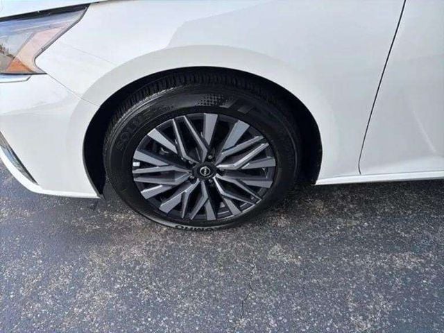 Pre-Owned 2025 Nissan Altima 2.5 SV - photo - 14