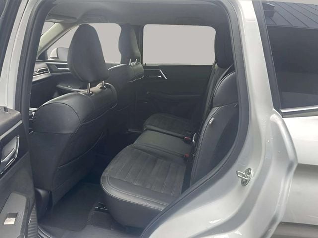 Pre-Owned 2025 Mitsubishi Outlander SE - photo - 11