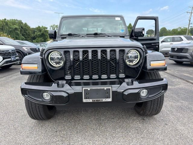 Pre-Owned 2022 Jeep Gladiator Overland - photo - 31
