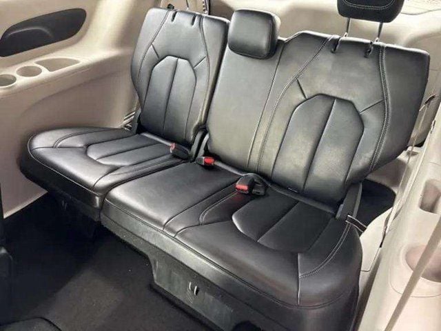 Pre-Owned 2023 Chrysler Pacifica Touring L - photo - 10