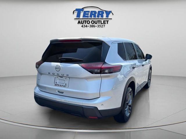 Pre-Owned 2024 Nissan Rogue S - photo - 5