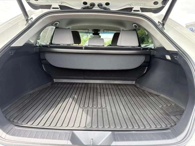 Pre-Owned 2022 Toyota Venza LE - photo - 10