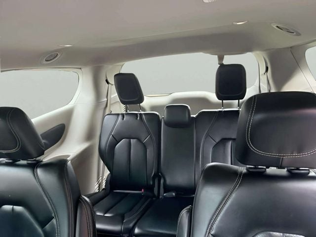 Pre-Owned 2023 Chrysler Pacifica Touring L - photo - 12