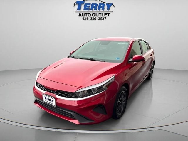 Pre-Owned 2023 Kia Forte LXS - photo - 3