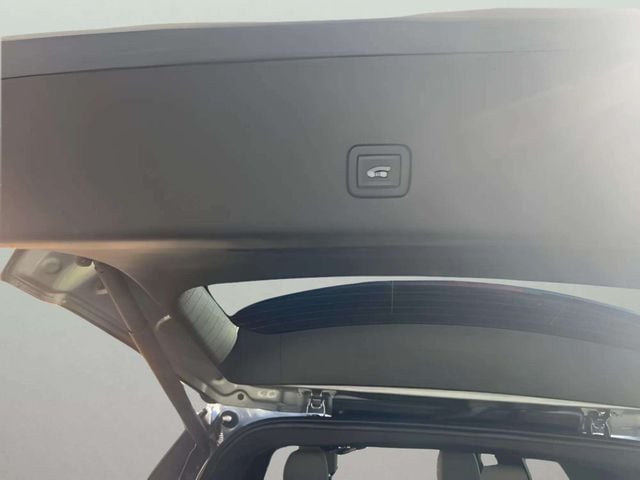Pre-Owned 2023 Chevrolet Traverse LT - photo - 7