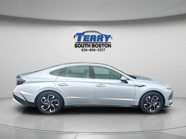 Pre-Owned 2025 Hyundai Sonata SEL - photo - 0