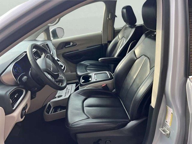 Pre-Owned 2023 Chrysler Pacifica Touring L - photo - 5