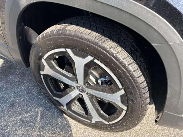 Pre-Owned 2026 Volkswagen Taos 1.5T SEL - photo - 24