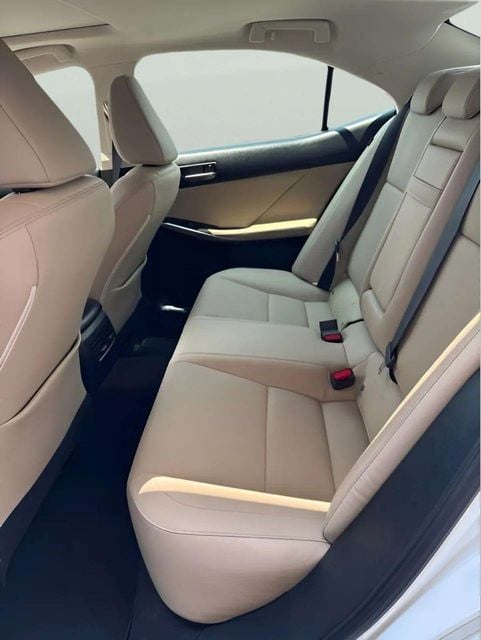Pre-Owned 2020 Lexus IS 300 - photo - 8
