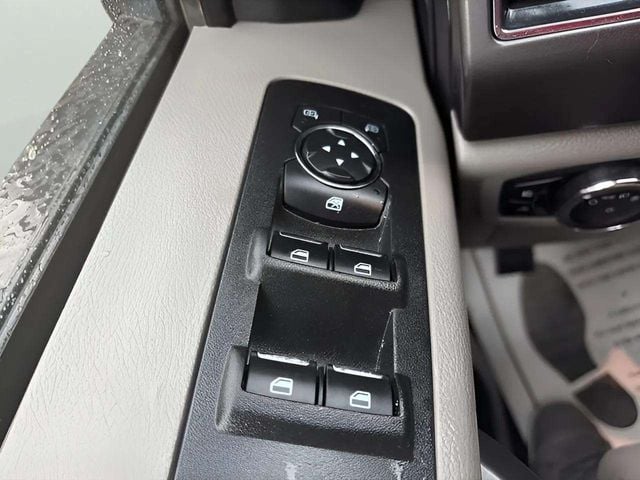 Pre-Owned 2017 Ford F-150 XLT - photo - 9