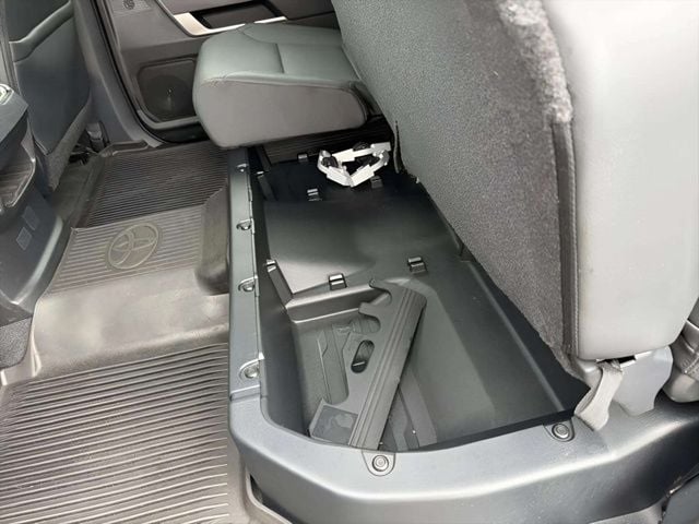 Pre-Owned 2023 Toyota Tundra SR5 - photo - 4