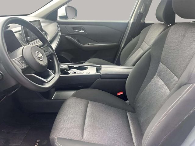 Pre-Owned 2024 Nissan Rogue SV - photo - 17