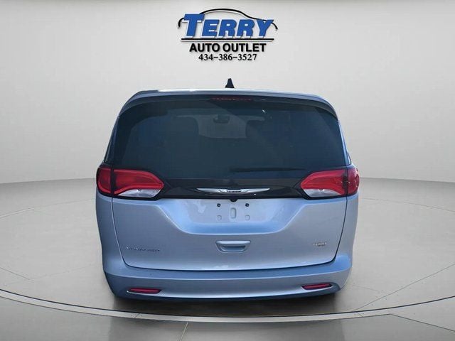 Pre-Owned 2024 Chrysler Voyager LX - photo - 5