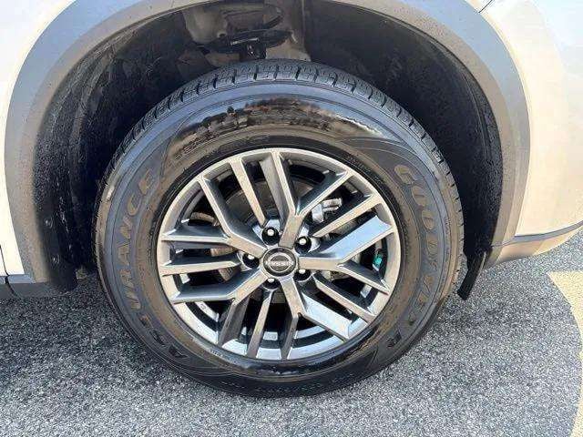 Pre-Owned 2024 Nissan Rogue S - photo - 12