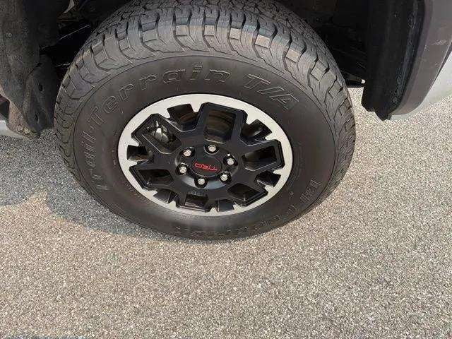 Pre-Owned 2025 Toyota Tacoma TRD Off-Road - photo - 29