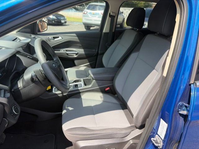 Pre-Owned 2017 Ford Escape SE - photo - 2