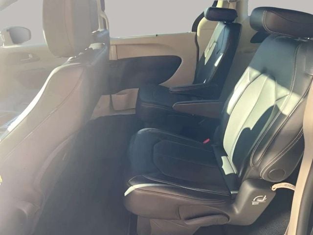 Pre-Owned 2024 Chrysler Pacifica Touring L - photo - 8