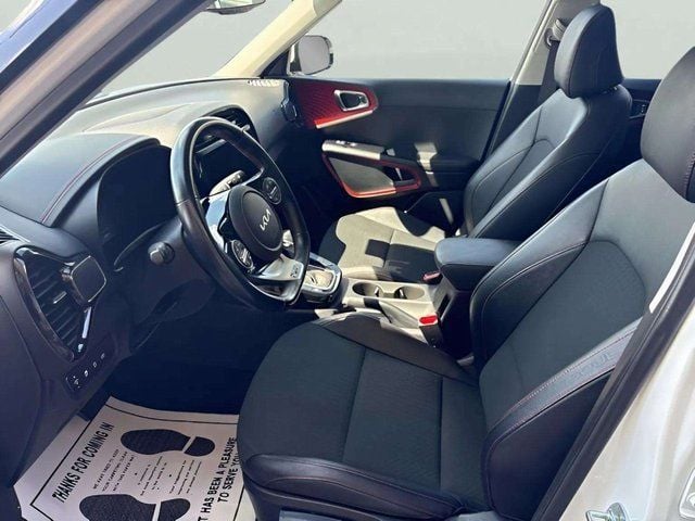 Pre-Owned 2023 Kia Soul GT-Line - photo - 8